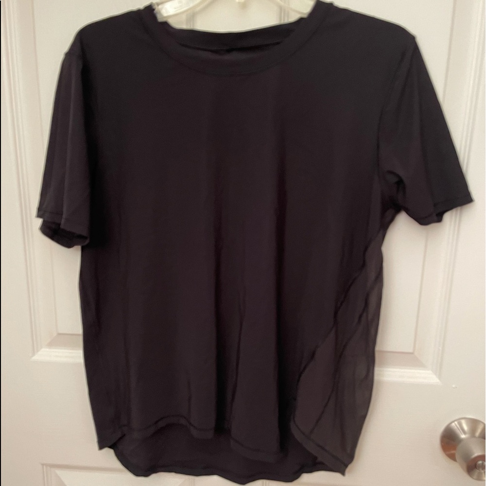 Lululemon black top with mesh on side!